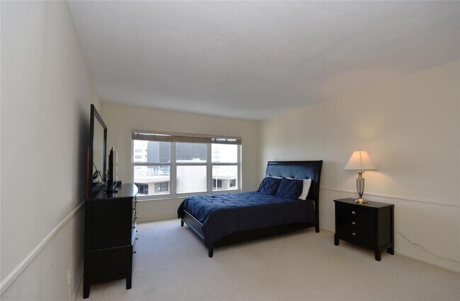 Building Photo - 3850 Galt Ocean Dr