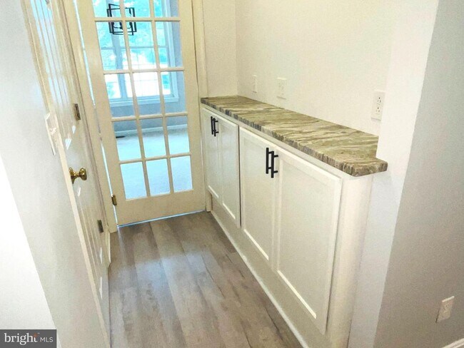 Building Photo - 9 Scarlet Oak Cir