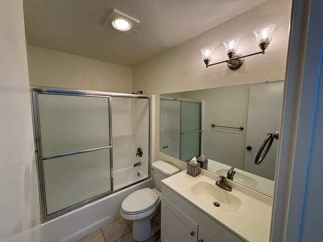 Building Photo - Grove Ave - IB