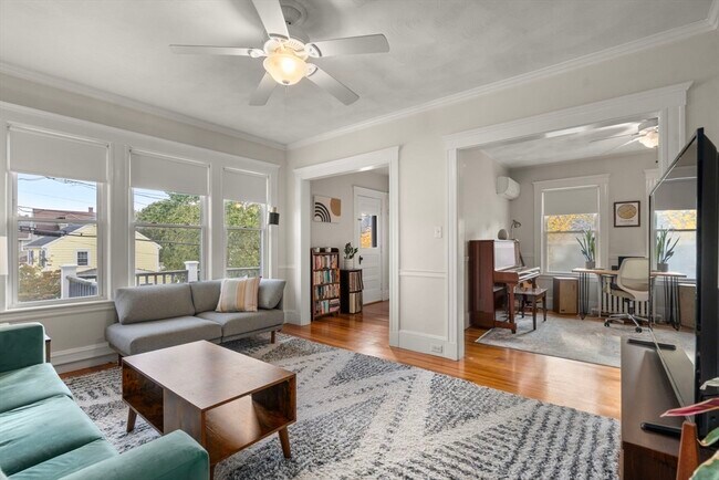 Building Photo - 137 Thacher St