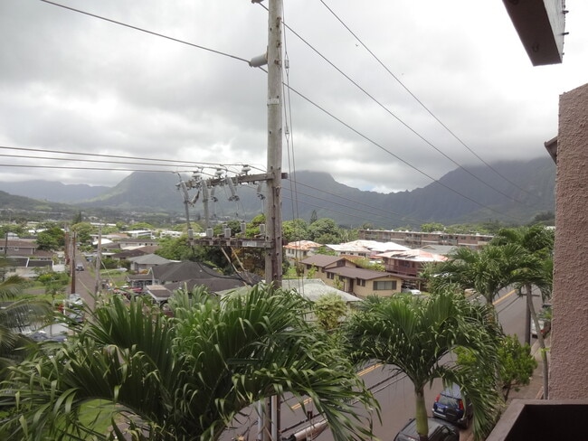 Building Photo - Quiet Mountain View Unit $2,900 2bd, 2ba, 2park; 3rd floor walk up