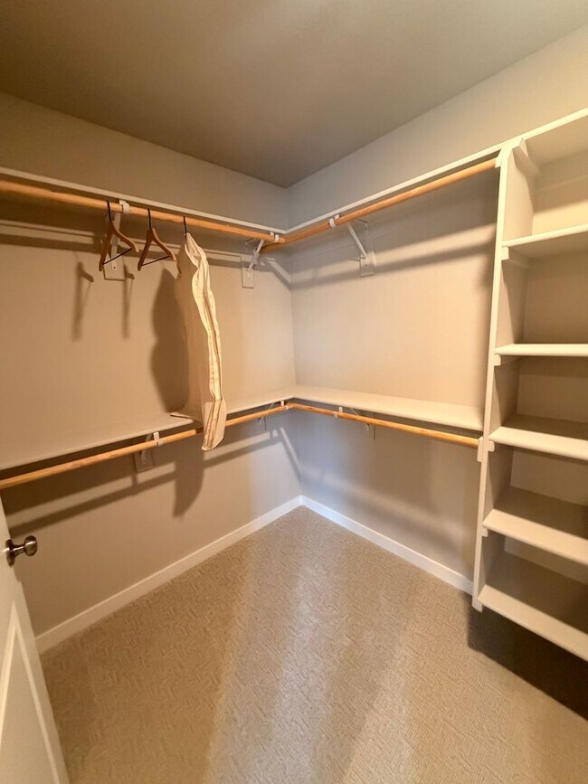 Building Photo - Model home! 4-bed 3-Bath Home on Moon MTN!