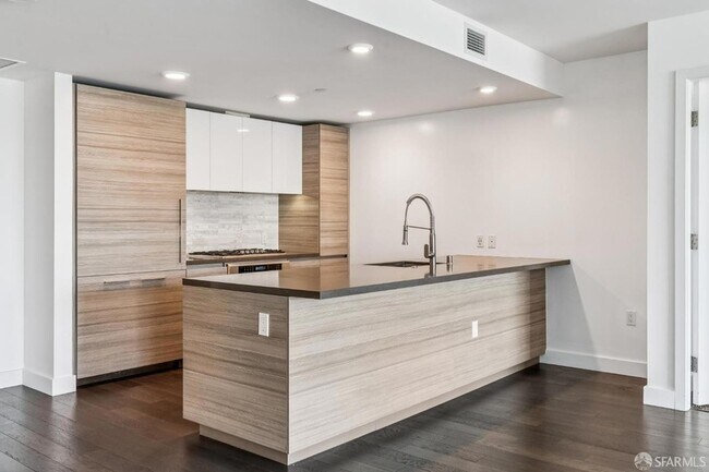 Building Photo - 718 Long Bridge St