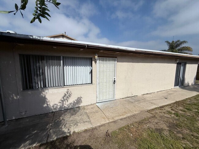 Building Photo - 1561 Olive Ave