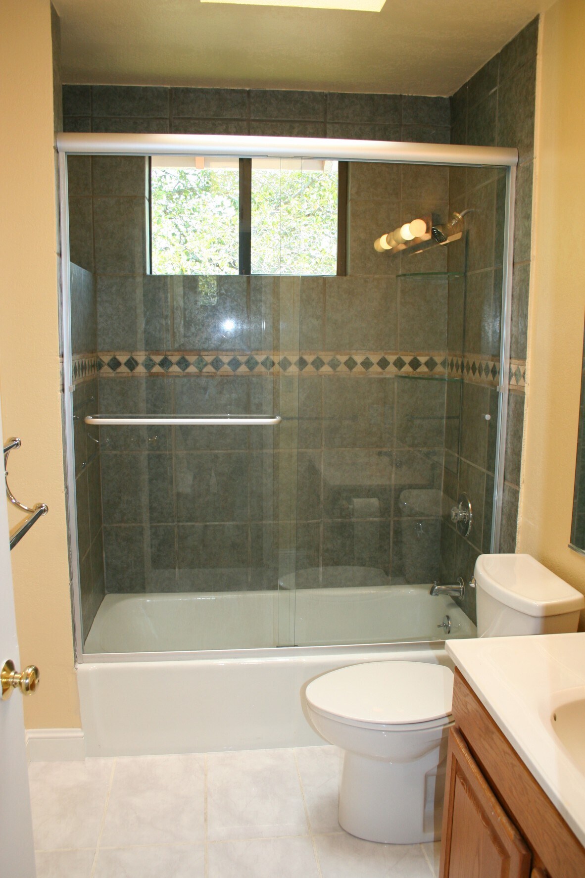 Building Photo - 832 loadstone court