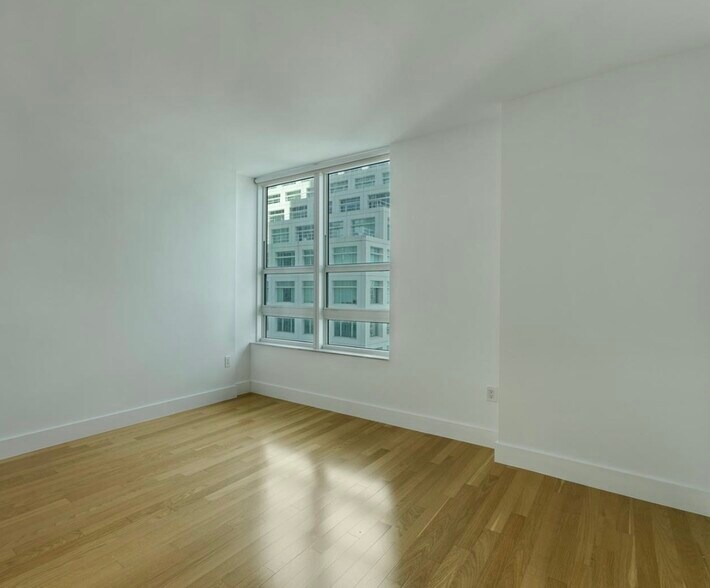 Building Photo - 950 Brickell Bay Dr