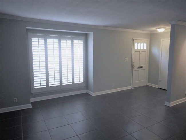 Building Photo - 6473 Hart Ln
