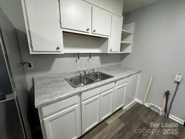 Building Photo - 48708 US-52