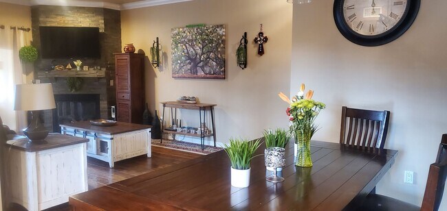 Building Photo - 2 Bedroom Furnished Monterra Condo