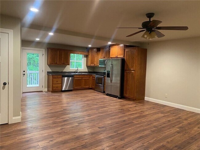 Building Photo - 116 River Flow Dr