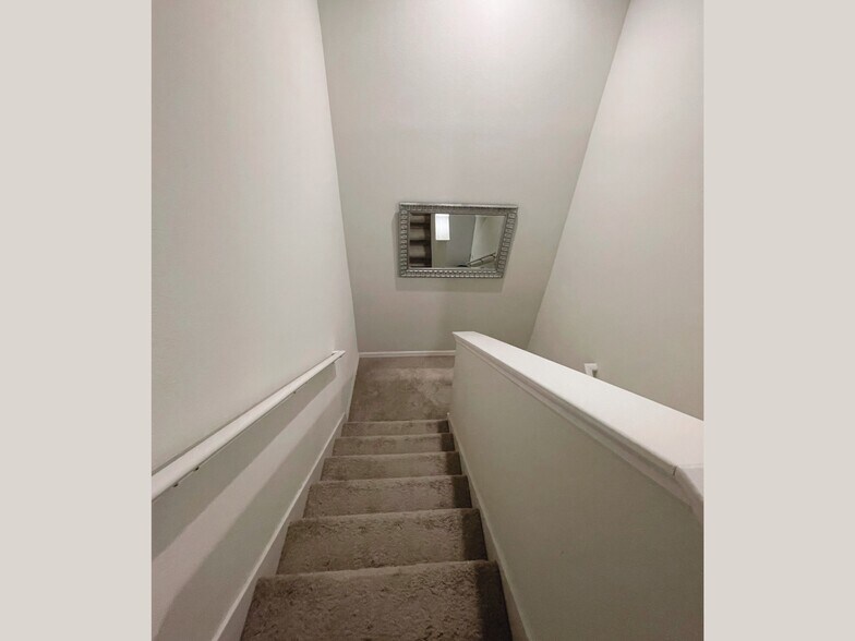 Building Photo - 9148 Hillcroft Dr