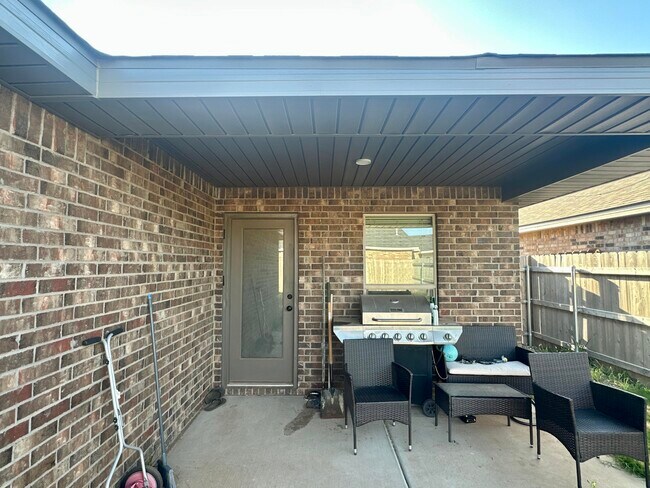 Building Photo - 3618 Valencia Ave