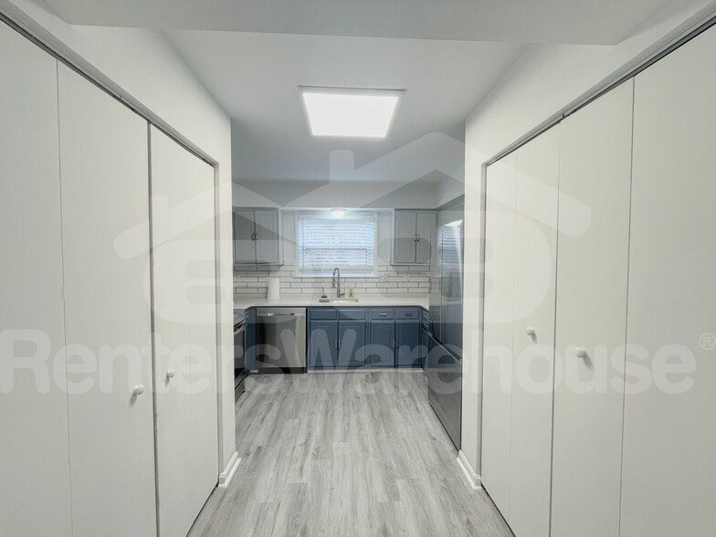 Building Photo - 5000 Dunderdale Ct