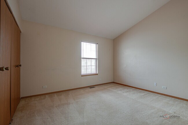 Building Photo - 614 Le Parc Cir