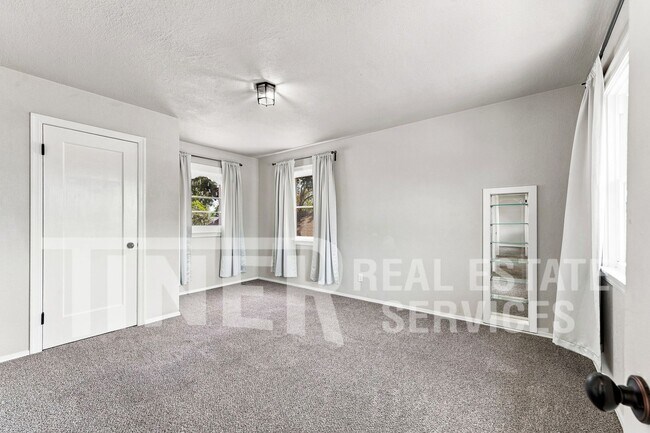 Building Photo - 1321 Lochbrae Rd