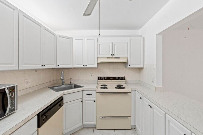 Building Photo - 441 Pine Glen Ln