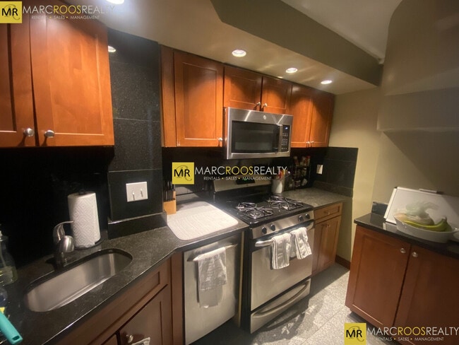 Building Photo - 117 Beacon St