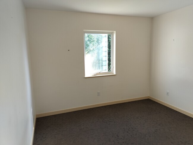 main bedrooms - 16261 SE Sun Ave