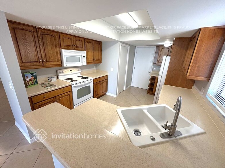 Building Photo - 5657 25th St Cir E