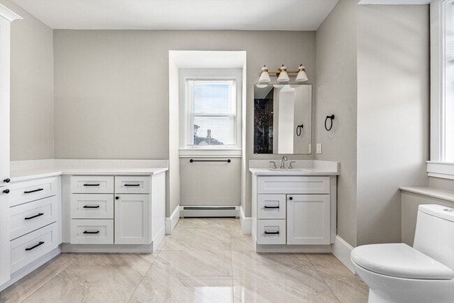 Building Photo - 62 Chestnut St