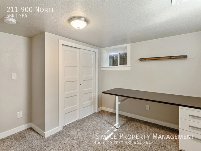 Building Photo - 211 900 N