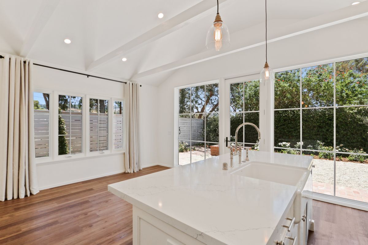 Building Photo - 3308 Palos Verdes Dr N