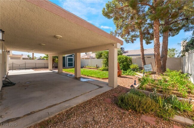 Building Photo - 4013 Madrone Dr