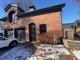 Building Photo - 10 Grand St