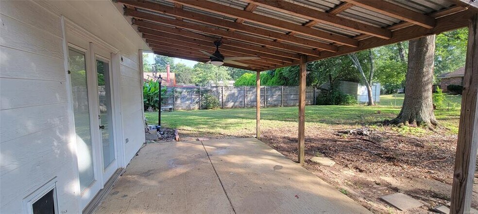 Building Photo - 135 Daffodil Dr