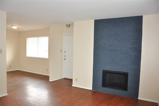 Building Photo - 10810 Topperwein Dr