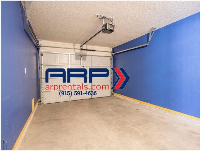 Building Photo - Beautiful Eastside Home