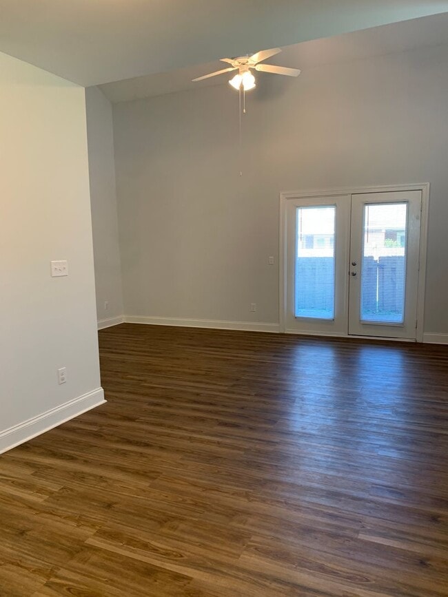Building Photo - 3 Bedroom 2 Bath Townhome in Pleasant Grov...