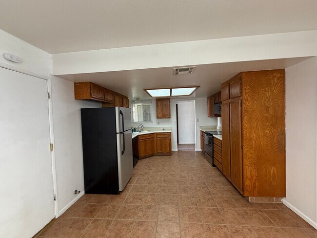 Building Photo - Wow Check out this 3 BD 2 BA SW Charmer near White Ln & Akers Road