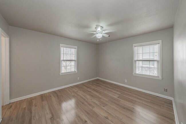 Building Photo - 3 Bedroom, 1.5 Bathroom in West Worth Village