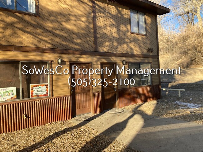 Building Photo - 2 Bedroom 1.5 Bath Townhome with Laundry H...