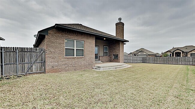 Building Photo - 6224 Beverly Hills Dr