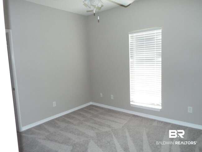 Building Photo - 33064 Stables Dr