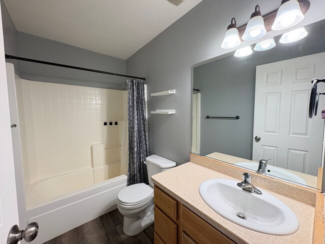 Building Photo - Furnished Housing
