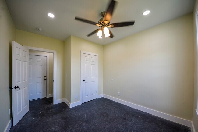 Building Photo - 92 High St