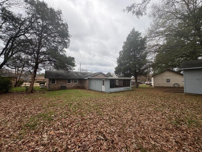 Building Photo - 3329 Roxana Rd