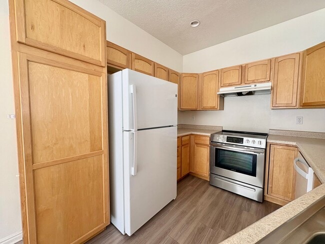 Building Photo - Spacious 3 Bed Townhome in West Valley City with Gated Yard, Garage & Pool