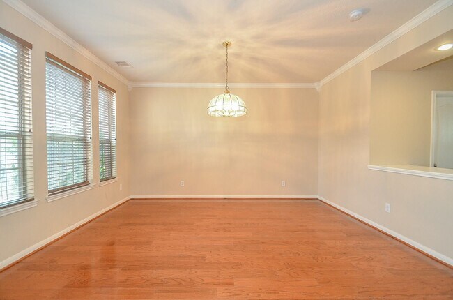 Building Photo - 2410 Crossmill Ln