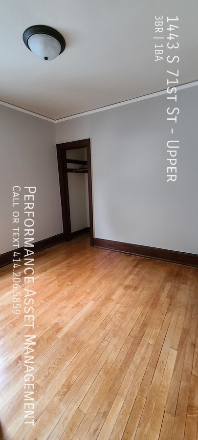 Building Photo - Cozy 3BR unit in West Allis