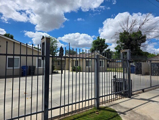 Building Photo - 315 Warren Ave