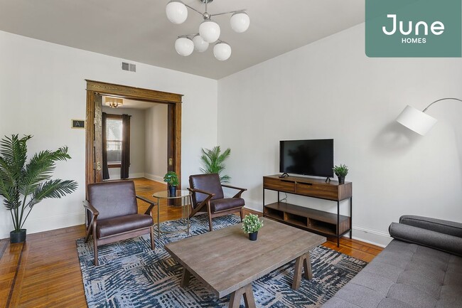 Building Photo - Full room in 4-bed/2.0-bath Home