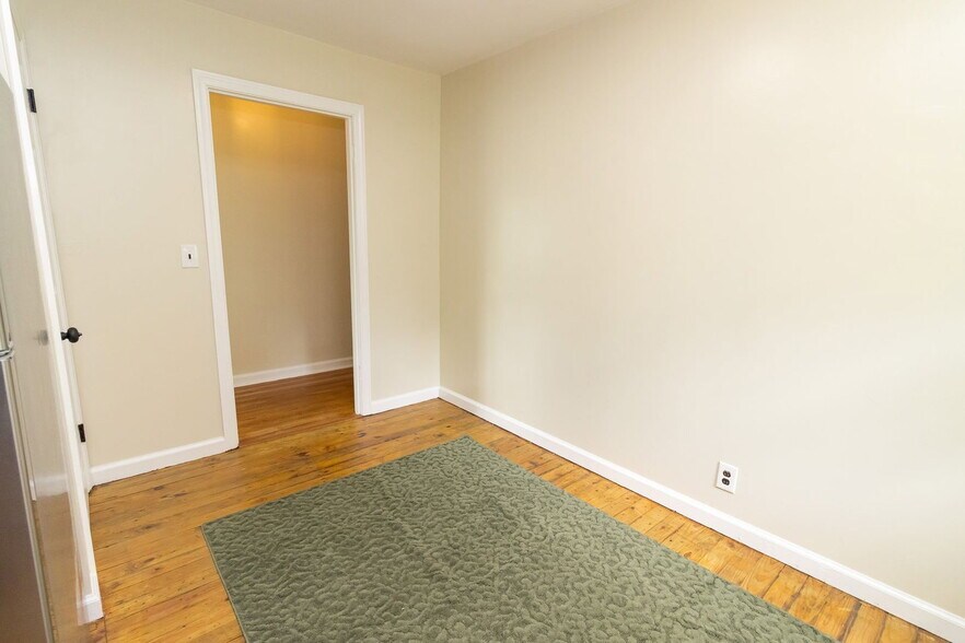 Building Photo - 116 Centro St