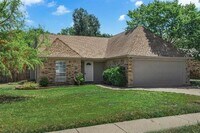 Building Photo - 1708 Woodhollow Dr
