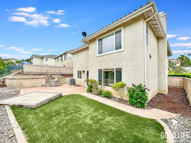 Building Photo - Great 4B/2.5BA House in Vista!