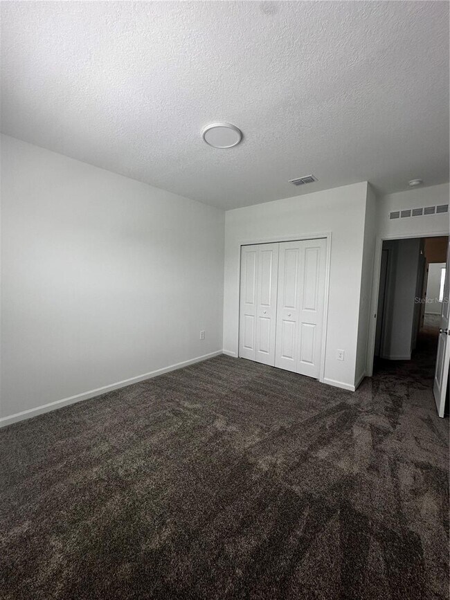 Building Photo - 3063 Chantilly Dr