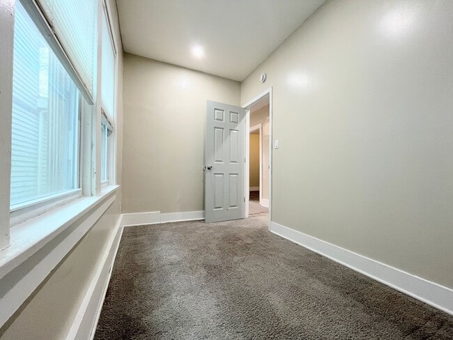 Building Photo - 501 Plymouth Ave